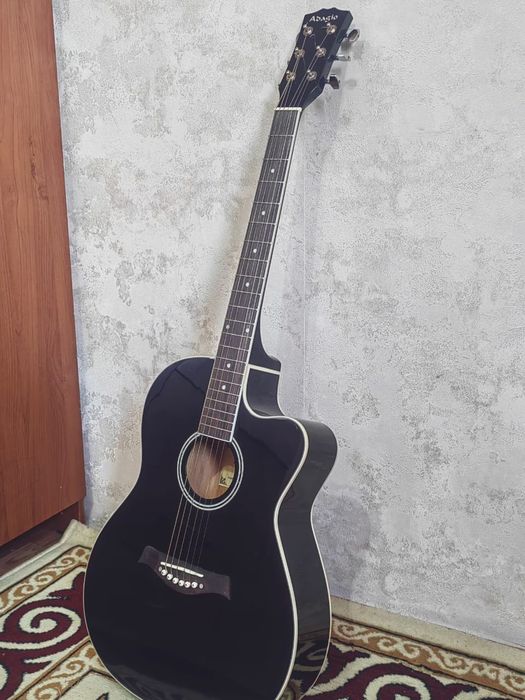 Продаю гитару Adagio
