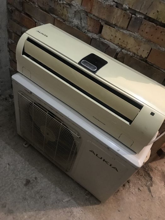 Климатик Aukia , не ново, работи.