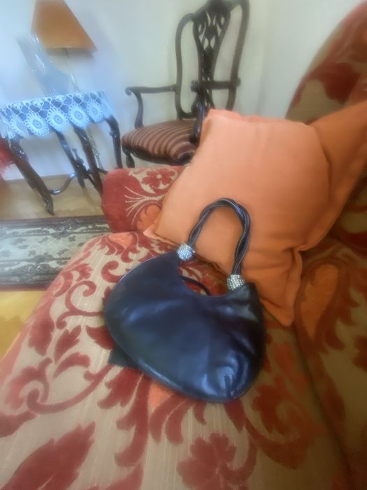 Poseta neagra din piele f eleganta