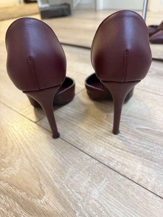 Vând pantofi nr 36,piele naturală bordeaux