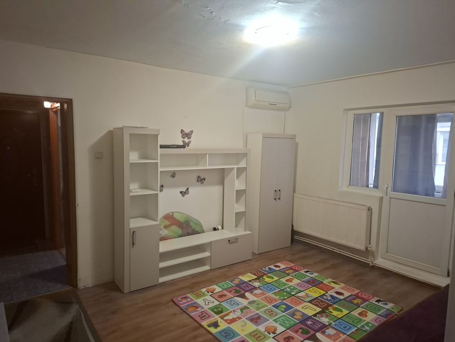 Apartament cu 3camere semidecomandat
