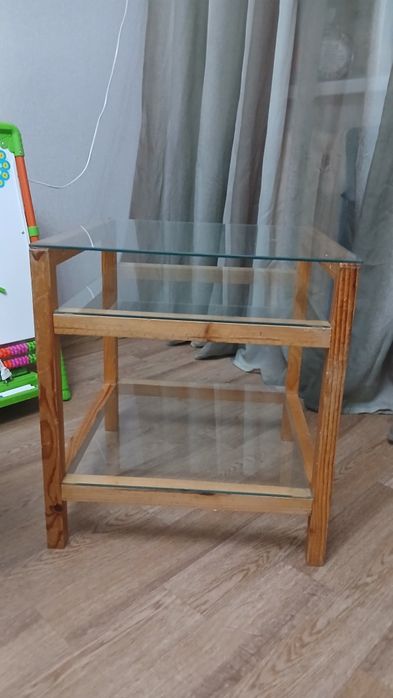 Продам столик стеклянный