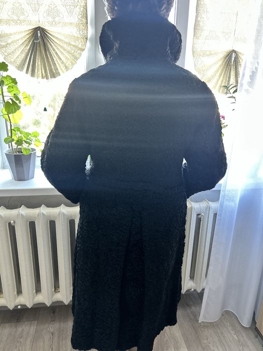 ОЧЕНЬ СРОЧНО ПРОДАМ Каракулевую шубу