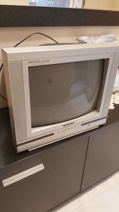 Продавам телевизор Crown