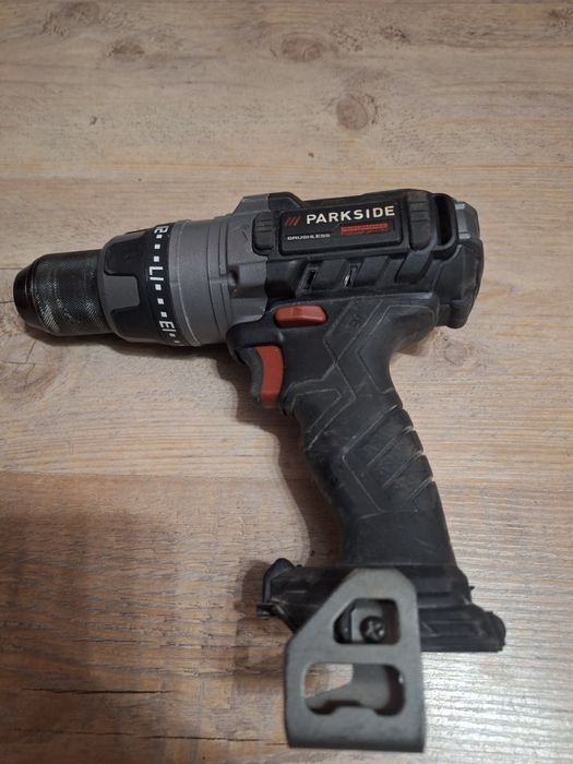 Безчетков ударен винтоверт