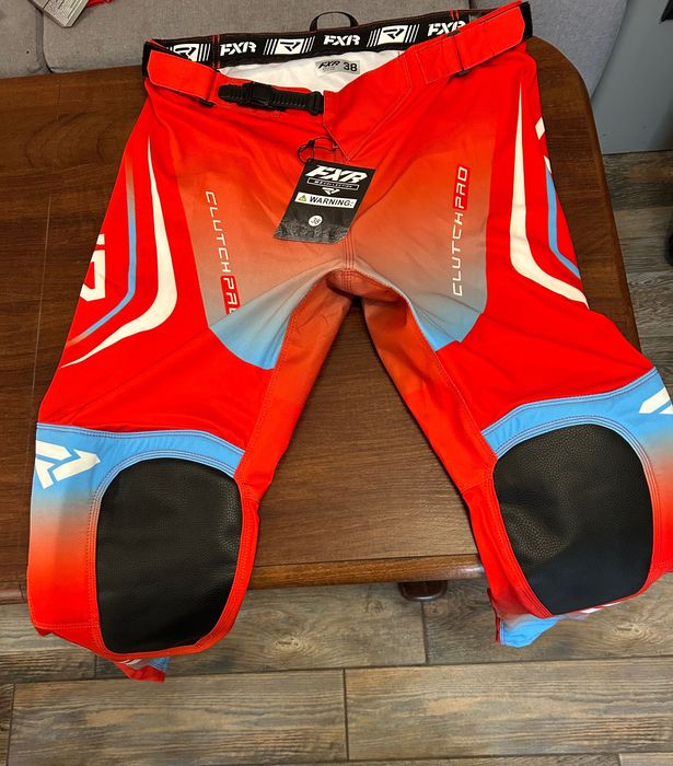 Продавам мотокрос екип FXR Clutch Pro