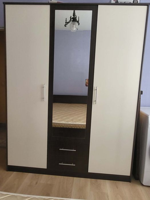 Продавам комплект спалня с матрак – отлично състояние!