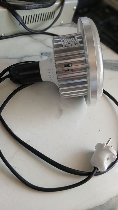 Fitolampa 80W ozroq ishlatilgan sotiladi xona gullarga