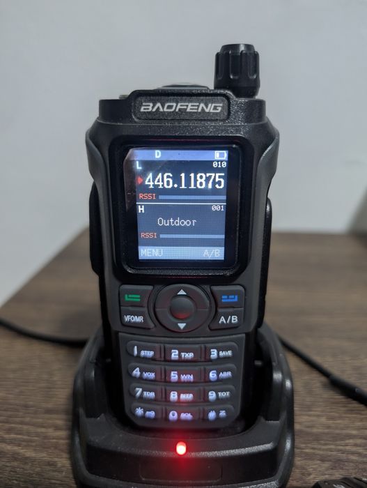 Statii radio emisie receptie walkie-talkie Baofeng UV-21 Pro 
Ecran de