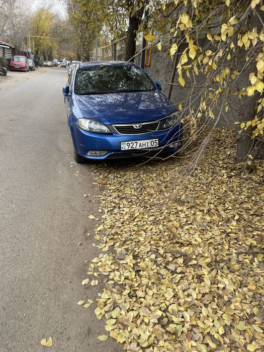 Daewoo Gentra продам машину