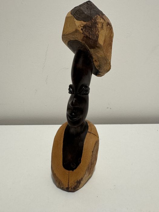 Африканска дървена фигура