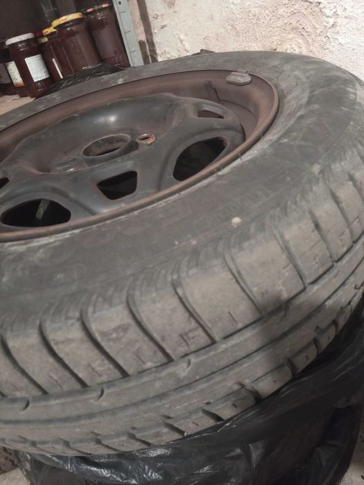 Гуми с джанти  летни 4 бр. 14 цола  200 лв .