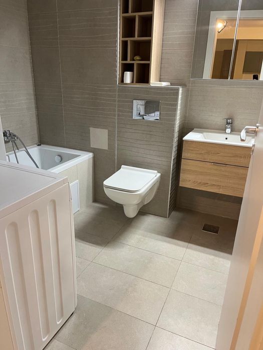 Inchiriez apartament