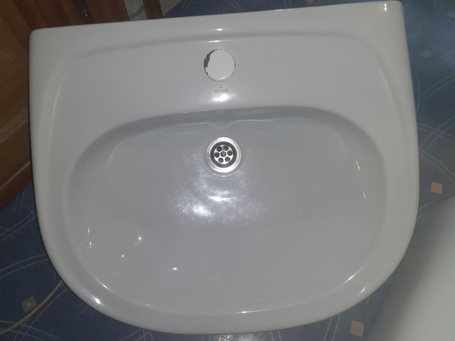 Продам Раковину(Тюдьпан) с стойкой. Ceraanit