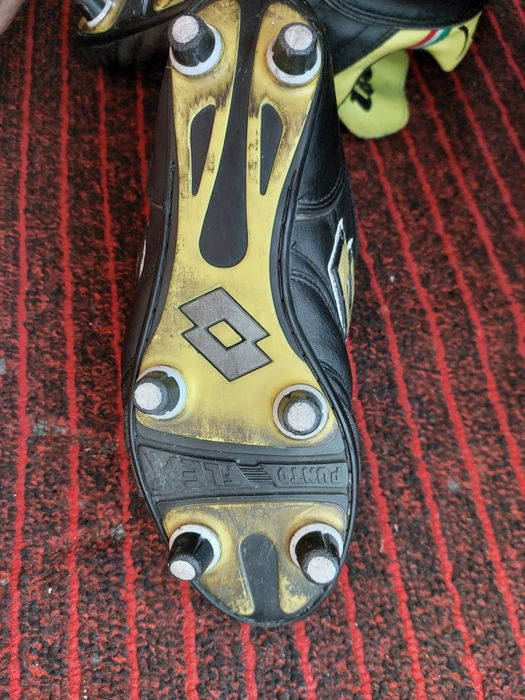 Продам оригинальные бутсы Lotto