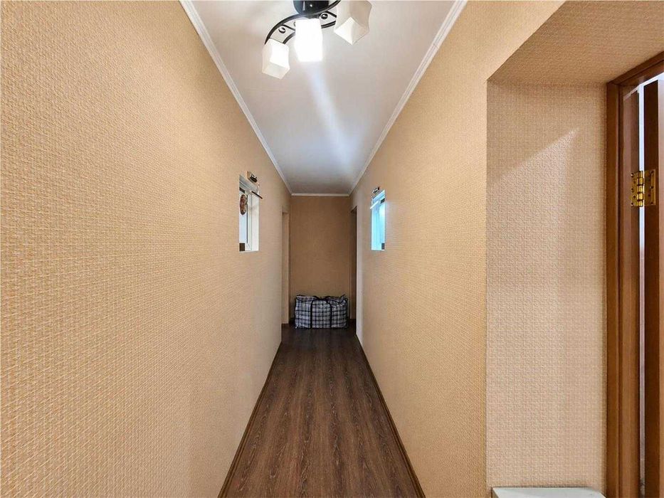 Продам 3 комн квартиру студию, на востоке