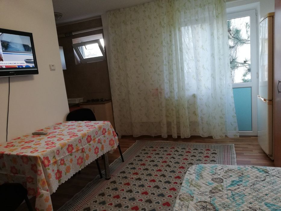 Închiriez garsonieră