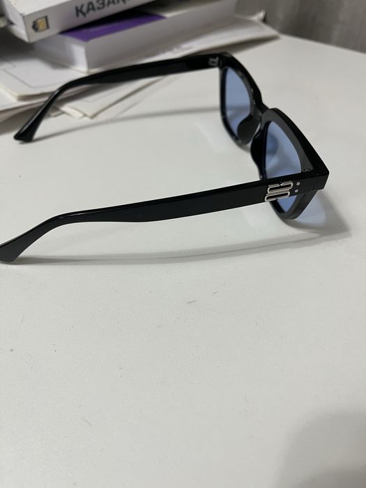 Очки с голубыми линзами