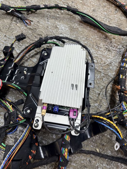 Modul combox bn2000 bmw e90 e91 e60 e61 e87 e81 e70 e71 amplificator hi fi bmw e90 e91 e92 e93 e87 e81