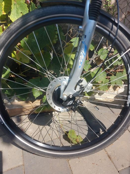 Bicicleta electrica  din alüminiu 8 viteze   incarcator