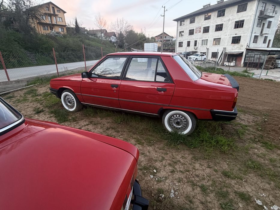 Renault 9, Skoda 100