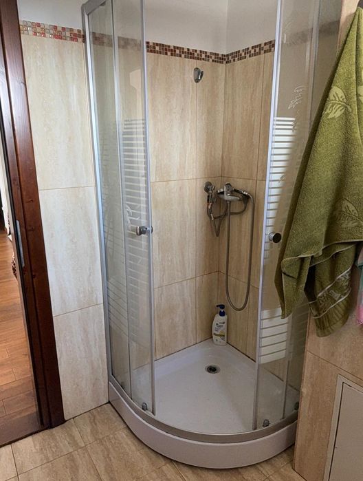 Vând Apartament 3 Camere, 65 mp, etaj 2 Str.  Salcâmului