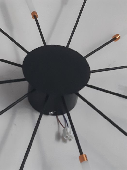 Продам люстру новую