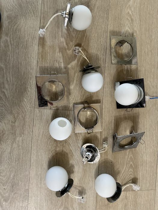 Потолочные светильники с лампами