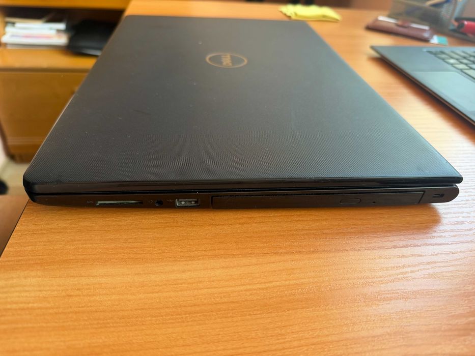 Лаптоп Dell Inspiron 15  |i3| 12GB RAM |Перфектен с нова батерия