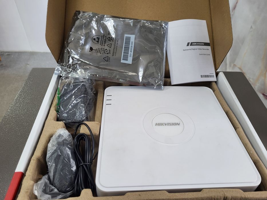 Видеонаблюдение 4 канальный  HIKVISION