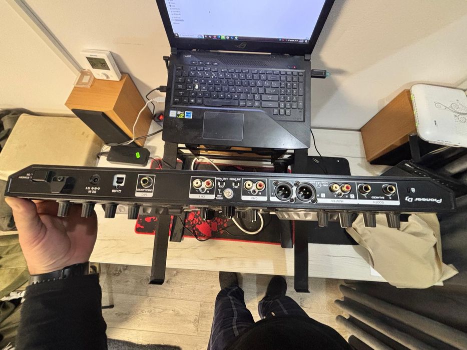 Vând consola Pioneer ddj sr2