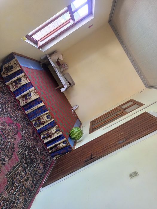 Ҳовли сотилади 6 сотих тўғри тўрт бурчак 5 та хона ремонти ўрта кириб