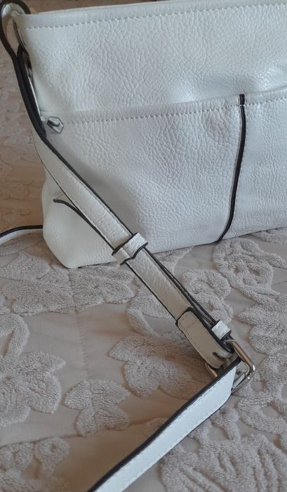 Бели летни чанти по 8 €