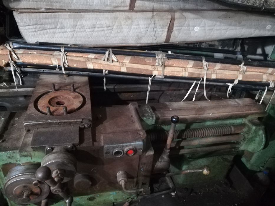 Продается станок токарный.