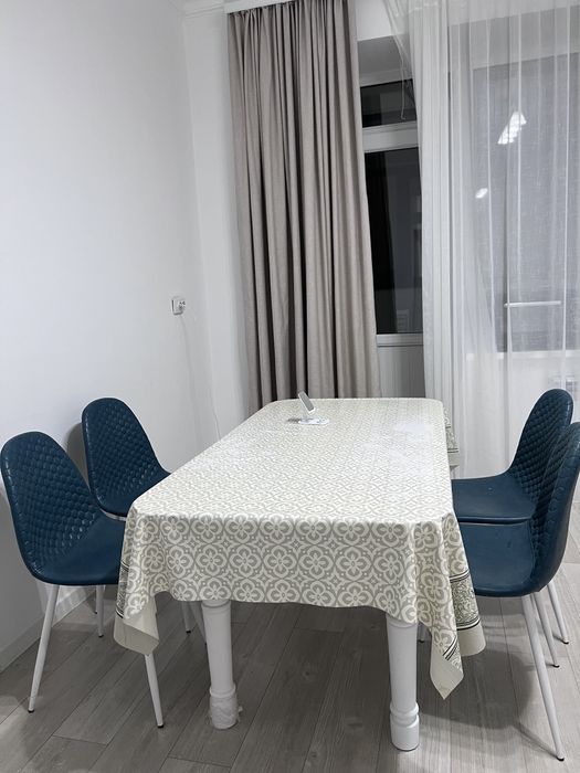 Продам стол и стулья