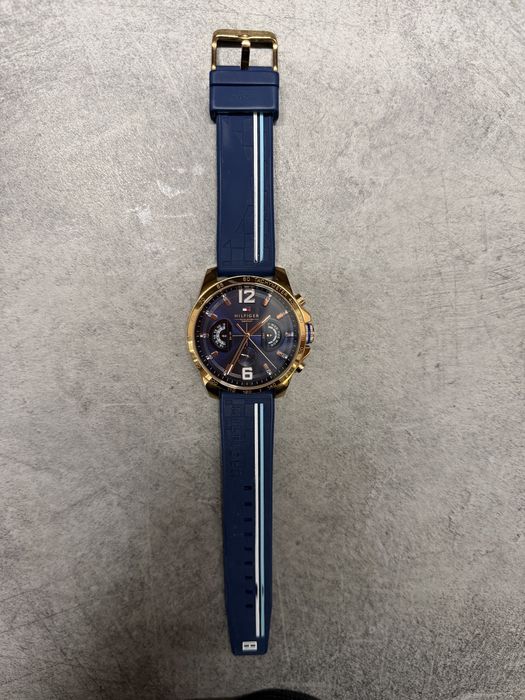 Tommy Hilfiger Часовник