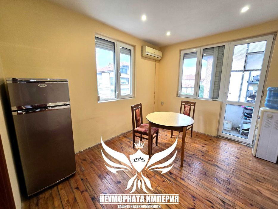 Продавам обзаведен тристаен, мансарден тристаен, двор 230кв.м., гараж и паркомясто 210РЗП в Асеновград кв.Баба тонка - снимка 4