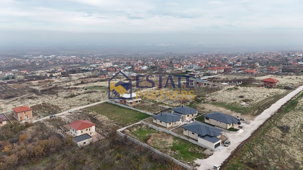 Парцел в Пловдив, област-с.Брестник площ 788 цена 110000