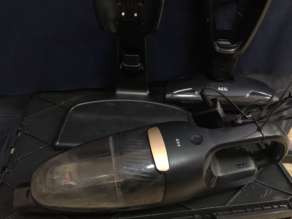Ръчна прахосмукачка AEG, безжична, 2 в 1