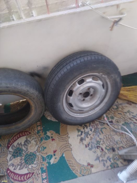 Диск с резиной стояла на запаске