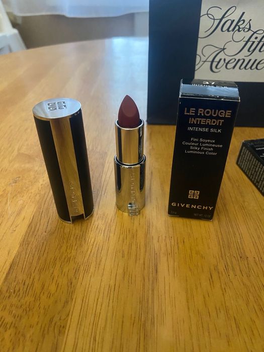 Продам помады GIVENCHY, новые, оригинал.