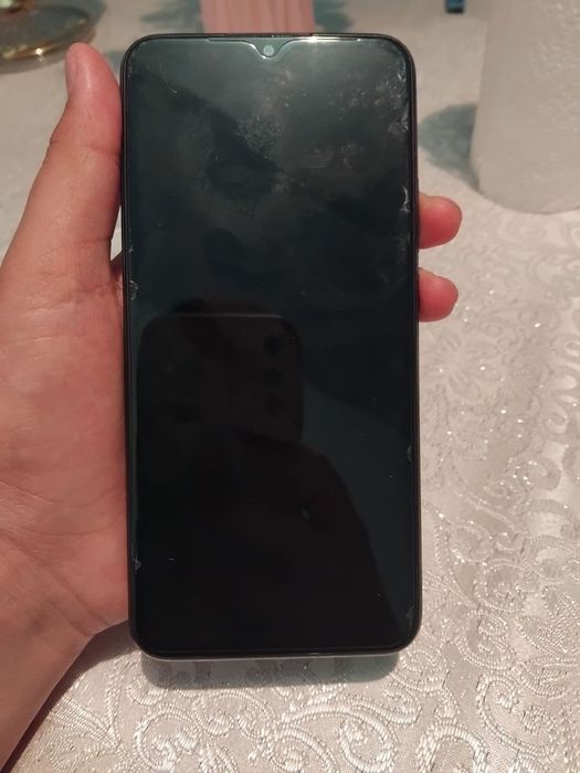 Redmi 9 64gb aybi umuman yoq bitta joyda pignosi bor