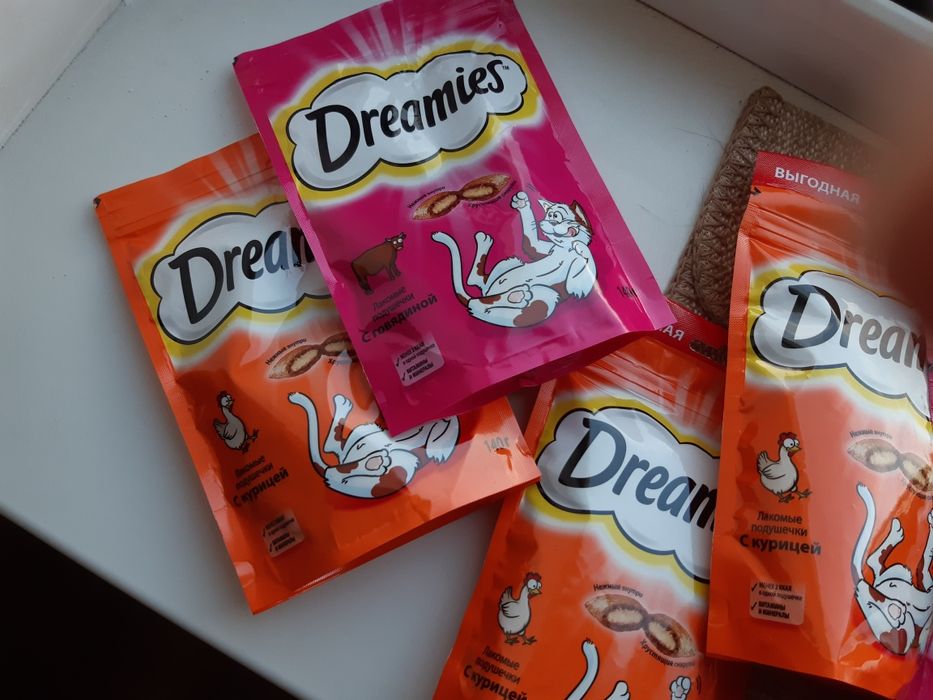 продам лакомство для кошек Dreamies
