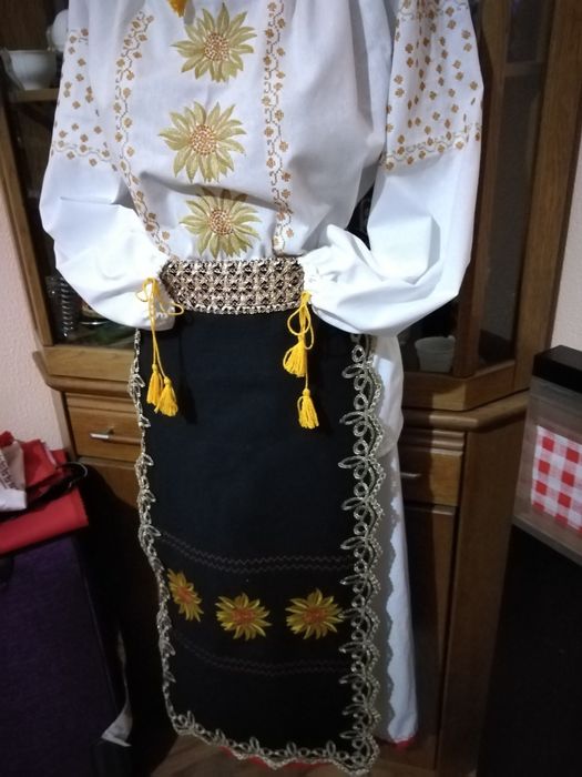 Costum popular femei