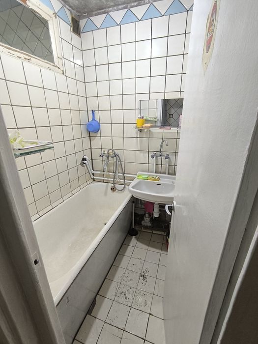 Алмазарский район Мед городок 3 х ком 4/4 не торец балкон 2 на 6