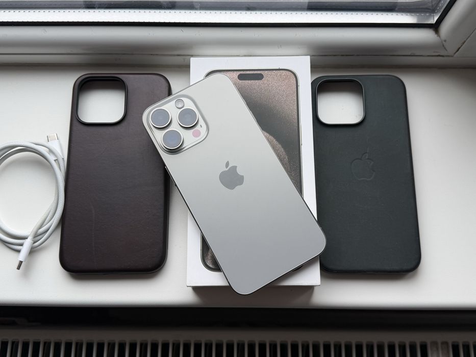 iPhone 15 Pro Max 265gb + 2 huse originale