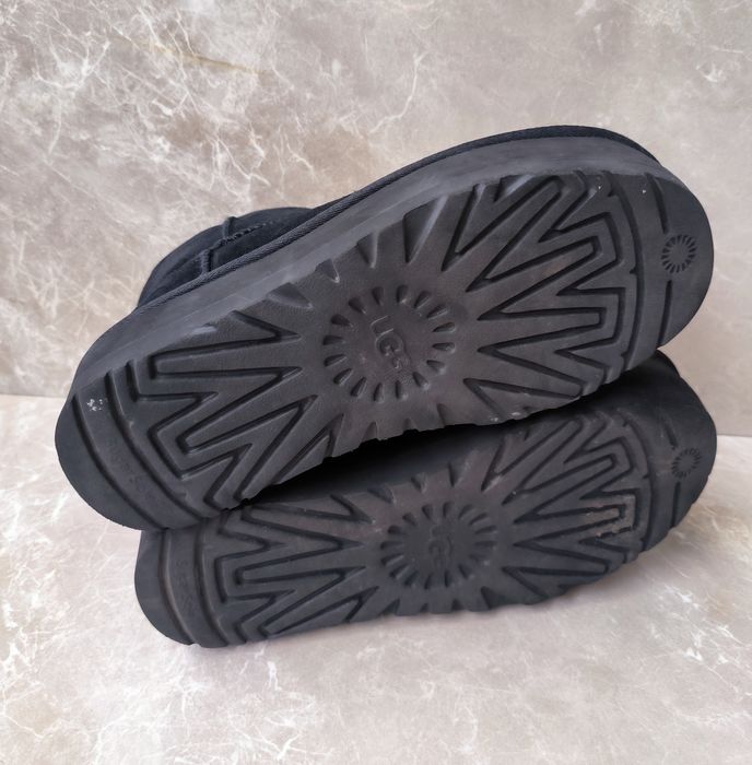 Кожени апрески UGG номер 40
W Classic Mini Platform в черно 1134991.BL