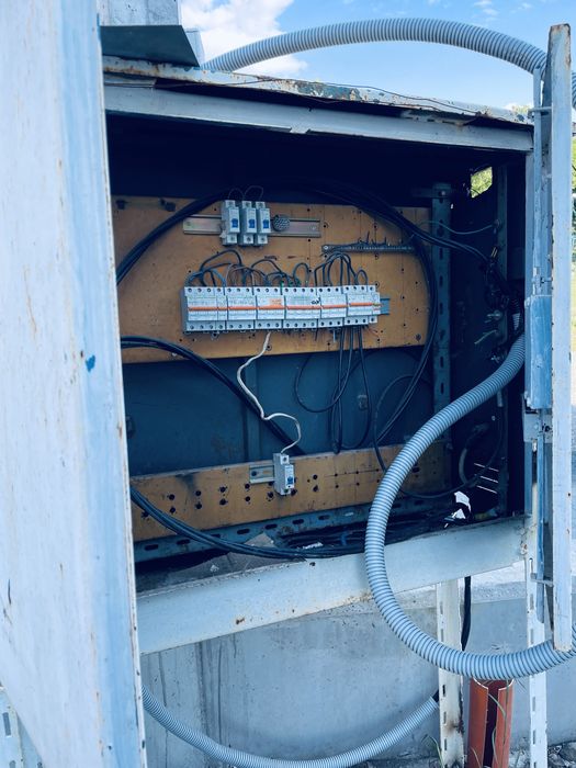 външно електрическо табло с автоматични предпазители