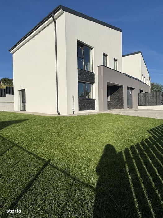 Case cuplate prin garaj, 115 mp utili, teren 405/495 mp | Dezmir