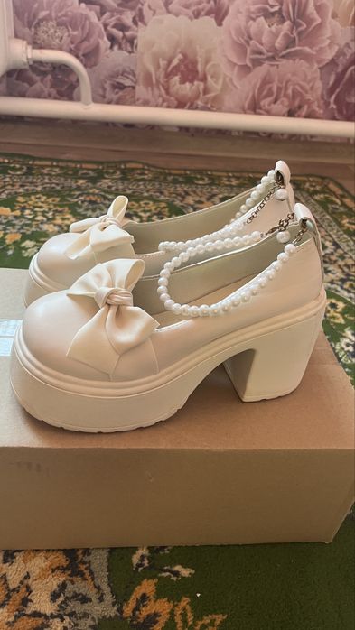 Продам туфли для девочек